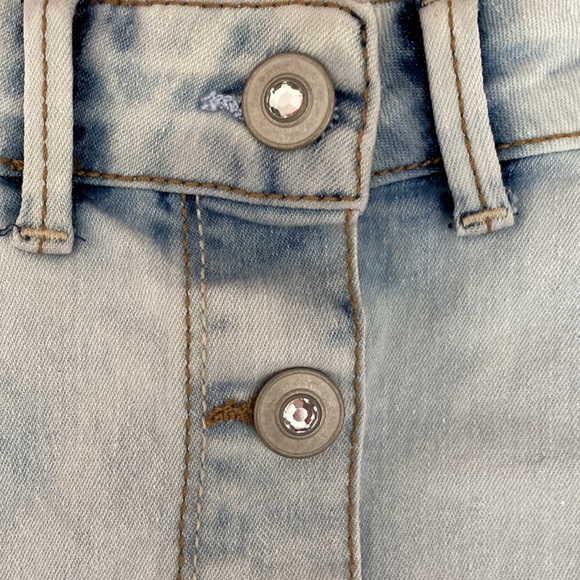 - Girl’s denim button-down skirt - Picture 2 of 5